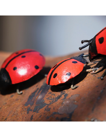 Coccinelle en métal recyclé peint deco jardin